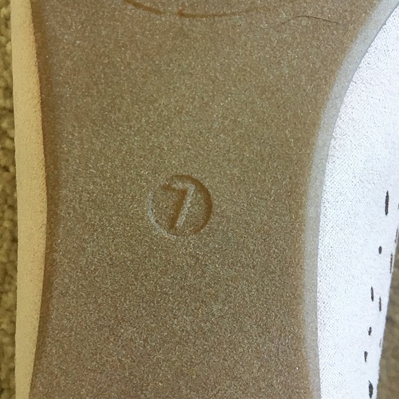 BOHO Beige Flats w/ Pointed Toe - Picture 5 of 5